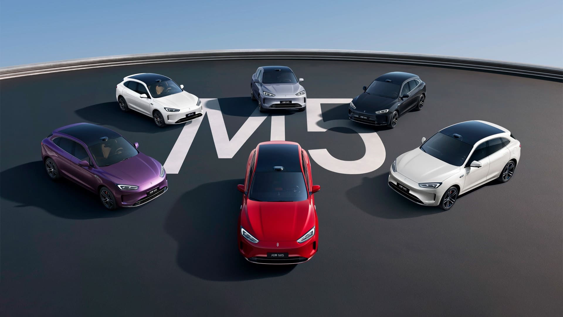 Електромобіль Aito M5